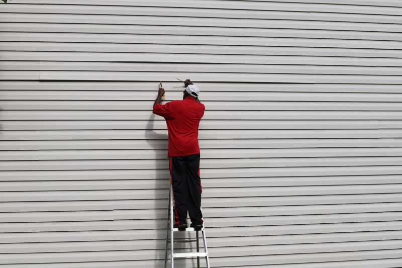 Vinyl Siding Repair Expert Image 1